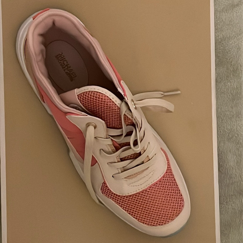 Powder pink & cream platform athletic trainer
sneaker w/ faux Gold MK plate - Picture 6 of 14